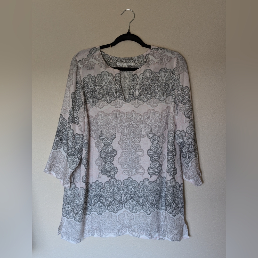 Violet + Claire Gray and White Patterned Blouse Size 1X
